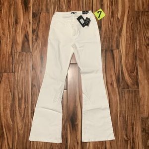 Fashion Nova | Sz 7 white flare jeans - new with tags